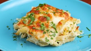 Cheesy Chicken Alfredo Pasta Bake [upl. by Erodoeht]