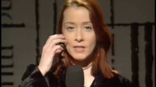 Suzanne Vega  Toms Diner Live Acappella BBC TV 1994 [upl. by Dnilasor]