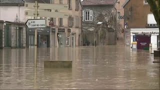 À Ornans dans le Doubs les trottoirs ont disparu sous les eaux [upl. by Hillhouse]