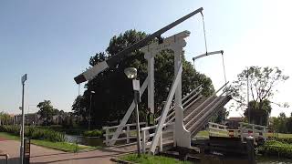 Brugopening Oranjebrug Nieuwerkerk ad IJssel Ophaalbrug Drawbridge Pont Levis Klappbrücke [upl. by Assirroc645]