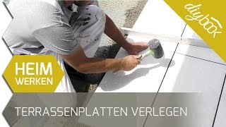 Terrassenplatten verlegen  Die Feinsteinzeug Terrasse im Drainagemörtel [upl. by Anisirhc853]