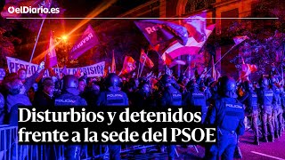 Vox moviliza una protesta ante la sede del PSOE y provoca DISTURBIOS por la amnistía [upl. by Radcliffe322]