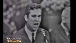 Geraldo Vandré canta quotAroeiraquot  1967 [upl. by Gilmer]