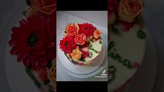 Buttercream flower cake floralcakebuttercreamflowercake creamflowers mumcakeladiescakeflowers [upl. by Mady]