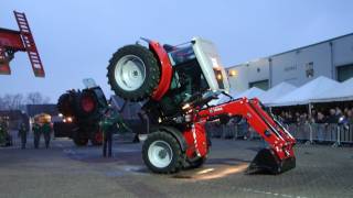 MF en Fendt unieke stunt bij show Abemec Trekkerweb HD [upl. by Arleen]