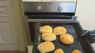 Leckere Brötchen einfach selber backen  DDRBrötchen  German Rolls [upl. by Suoivatram]