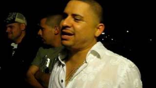 LARRY HERNANDEZ CANTANDOLE A LA PLEBADA DE SANTA MARIA [upl. by Salazar411]