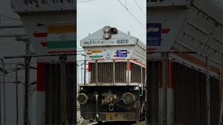 Wow what a honking WDP4B subscribe railwayfans railway dieselengine indianrailways [upl. by Astrahan]