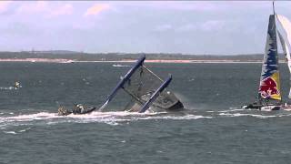 Extreme Sailing Series 2011 Cowes  Chavirage spectaculaire dAberdeen Asset Management a [upl. by Marcellus81]