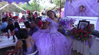 WOW QUE BELLA QUINCEAÑERA MAYRANI ACOMPAÑADA DE SU ABUELITO HERMOSA NIÑA [upl. by Nuhsed509]