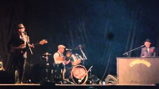 Chas amp Dave  The Diddlum Song Diddle Umma Day Live Barclaycard Arena NIA Birmingham 13122014 [upl. by Patricio]