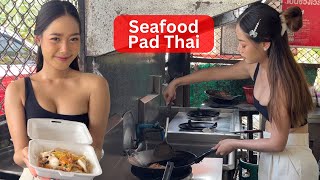 SWEETEST Lady makes Seafood Pad Thai  Thailand Street Food [upl. by Darnall]