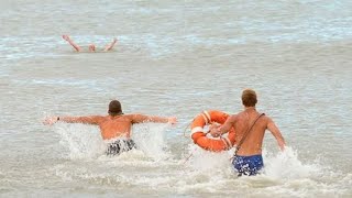 Guardavidas en Accion playa Bristol [upl. by Oiredised226]