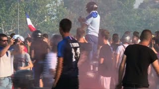 Mondial2018 les Français fêtent la quotdemiequot sur les Champs [upl. by Assiluy]