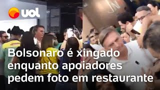 Bolsonaro é xingado de ladrão enquanto é tietado por apoiadores em restaurante em Goiânia vídeos [upl. by Labina168]