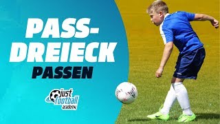 Fussballtraining Passdreieck  Passen  Technik [upl. by Nylecaj]