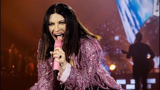 Laura Pausini concerto Firenze 22122023 canta il suo Medley Rock [upl. by Llerdnam351]