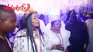 King Sunny Ade Thrills Iyalaje Toyin Kolade and Erelu Olajumoke [upl. by Yeaton]