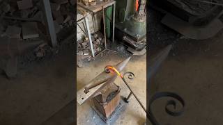 Blacksmith forming a scroll with a scrolling jig blacksmith makingvideos [upl. by Aliakim257]