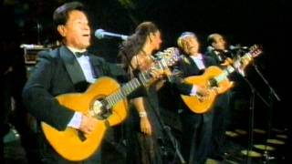 Lolita y Los Panchos cantan juntos boleros de éxito [upl. by Ayrolg821]