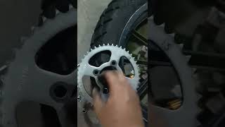 Tutorial Cambio de relación y rodamientos de Rin trasero de moto Empire Keeway Tx 200 sm [upl. by English964]