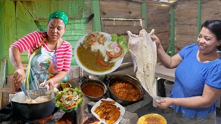 Comida Dominicana del Campo Bacalao a la Mala Locrio de arenque y Arepa de Maiz [upl. by Bride549]