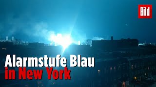 Flackerndes blaues Licht führt in New York zu wilden Spekulationen [upl. by Ielirol]