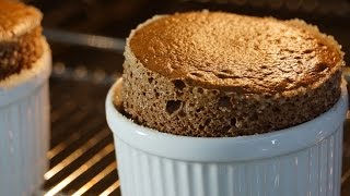 Recette du soufflé au chocolat facile et léger [upl. by Edijabab250]