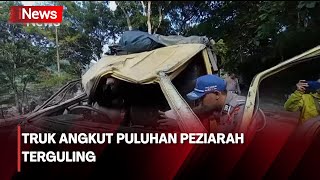 Truk Angkut Puluhan Peziarah Terguling di Bandung Barat 6 Tewas dan Puluhan Alami LukaLuka [upl. by Yrollam]