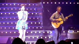 Naive Kooks cover by Lily Allen  Lotto Arena October 2009 HD [upl. by Aneroc815]