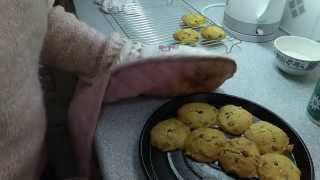 Biscuits cookies in the Halogen How to bake chocolate nut cookies [upl. by Eednim]