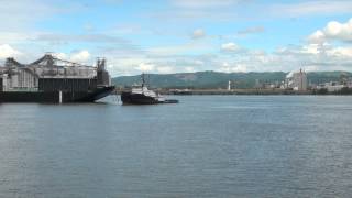 Sause Brothers Tug Chinook Rotates A Barge [upl. by Brandon]