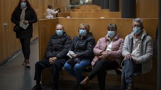 En Espagne le port du masque redevient obligatoire à lhôpital [upl. by On]