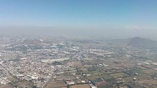 sobrevolando sobre la Ciudad de Guadalajara aeroméxico boeing guadalajara [upl. by Gereld]