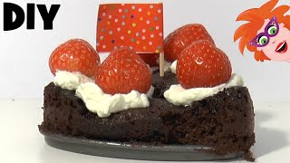 DIY  Mug cake in hartjes vorm  recept Nederlands voor een makkelijk taartje [upl. by Nwahsirhc17]