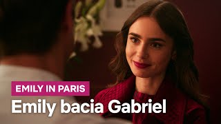 Il bacio tra Emily e Gabriel in Emily in Paris in ITALIANO  Netflix Italia [upl. by Florina]