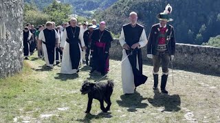 Bolzano i frati e il cane Coco tornano nel convento di Sabiona [upl. by Ecneitap]