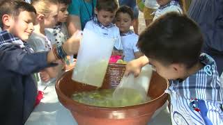 Los niños de Ciudad Real celebran su Pandorga en miniatura antesala al día 31 [upl. by Muncey17]