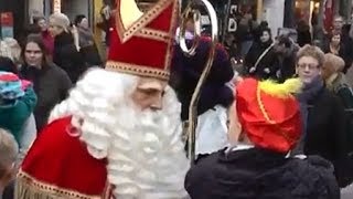 Ronde door centrum Raalte met Sint en Piet Sinterklaasintocht 2013 Sinterklaas liedjes muziek [upl. by Setsero]