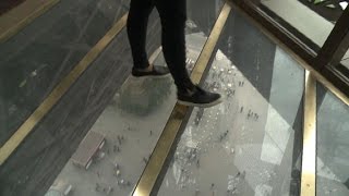 Un plancher de verre pour le 1er étage de la Tour Eiffel [upl. by Daph]