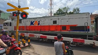 Railroad Crossing  Random Perlintasan Kereta Api SIEMENS WANTECH amp ALKMAAR [upl. by Neslund]