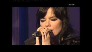 Björk  Live at Grünspan on Music Planet 2Nite full set and interviews  2002 [upl. by Weaver]