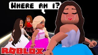 WEIRD BACKSTAGE GLITCH ON FASHION FAMOUS WITH MY SISTER PHOEBERRY  Roblox [upl. by Orian650]