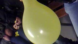 Ballon knallen [upl. by Bartolome]