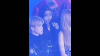 V and Jennie exchanging glances👀 GDA 2018🍀🦋 taennie jennie taehyung [upl. by Janyte]