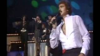 Engelbert Humperdinck  Help Me Make It Through The Night  Lyrics [upl. by Evelyn]