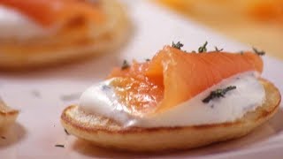 Recette  Blinis au saumon fumé [upl. by Mian]