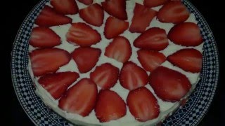 Fraisier facileحلوى بالفراولة🍓🍓🍓 بشكل رائع و مذاق لذيذ [upl. by Cinamod]