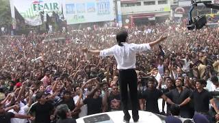 Sharukh Khan dancing on top of Benz Car  Cochin [upl. by Joung]