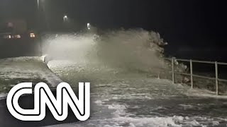 Tempestade Eunice deixa pelo menos 10 mortos na Europa  CNN DOMINGO [upl. by Amimej]